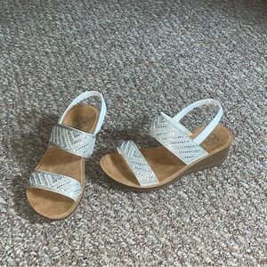 Daisy Fuentes silver brown rhinestone embellishments sandals size 8W